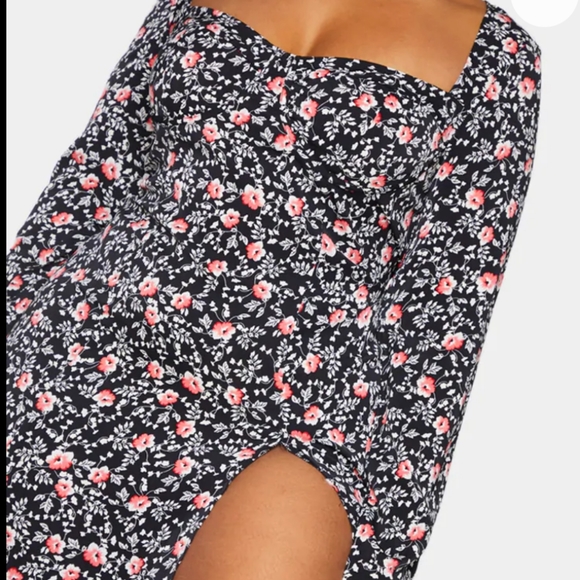 PrettyLittleThing Plus Black Floral Print Cupped Split Detail Midi Dress - Picture 2 of 14